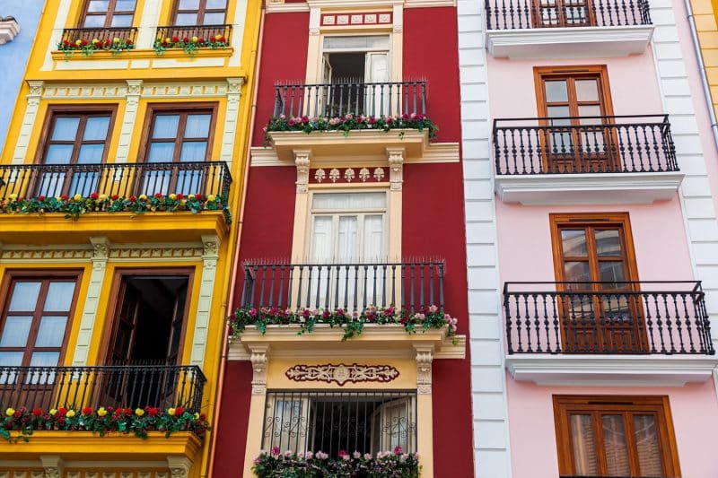 valence maisons aux facades colorees chasseur immobilier costa blanca espagne - Immobilier Costa Blanca valence-maisons-aux-facades-colorees